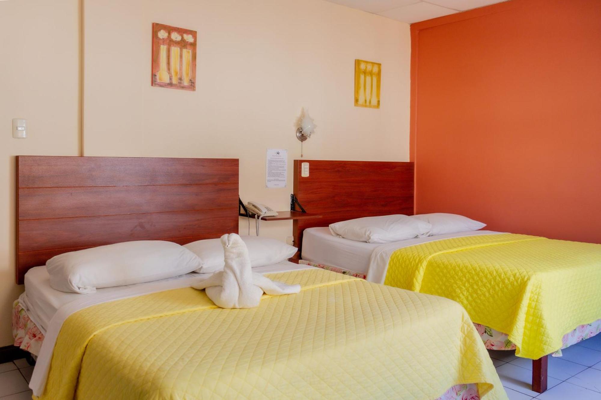Hostal Antares Manta Extérieur photo