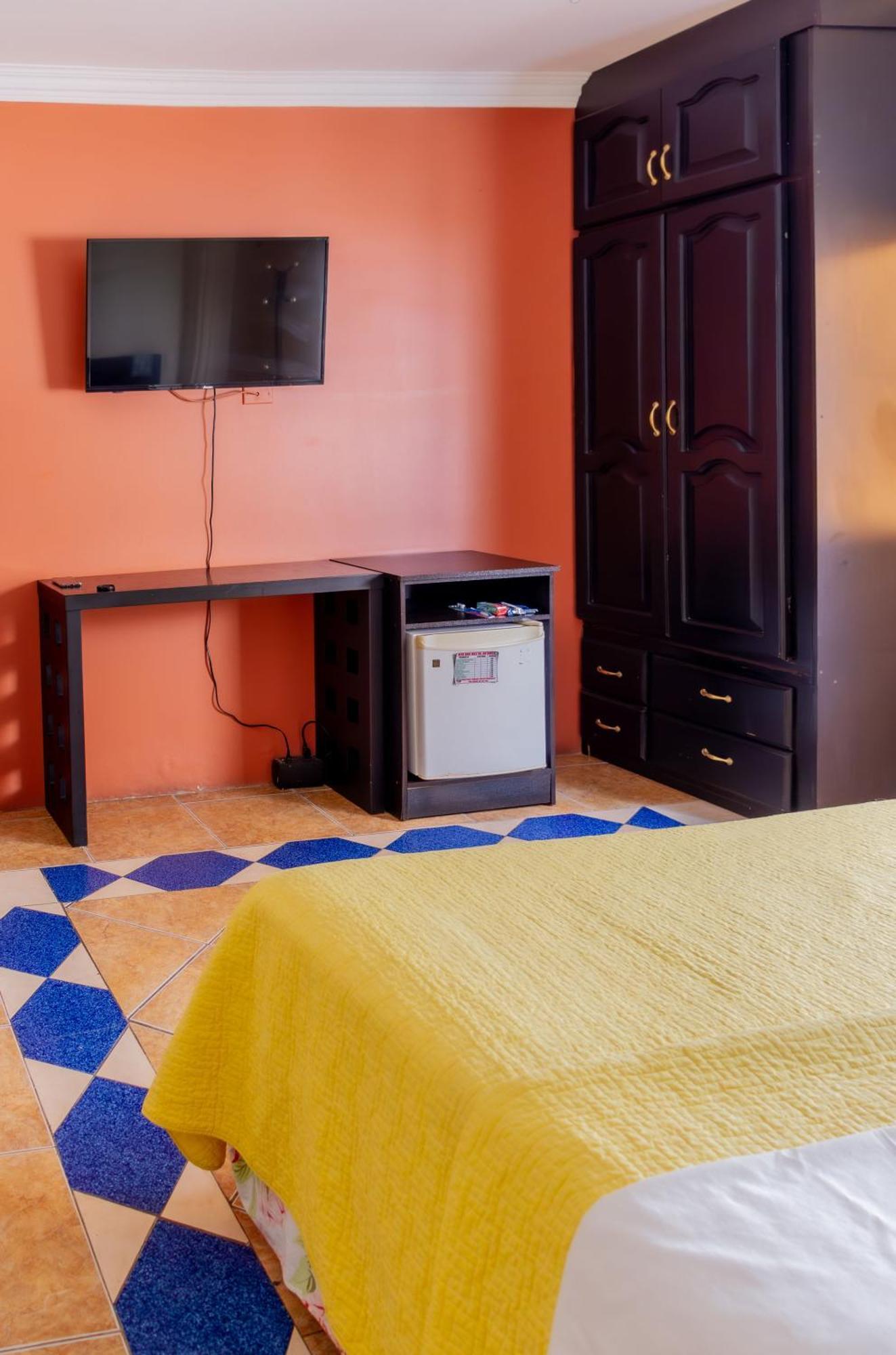 Hostal Antares Manta Extérieur photo
