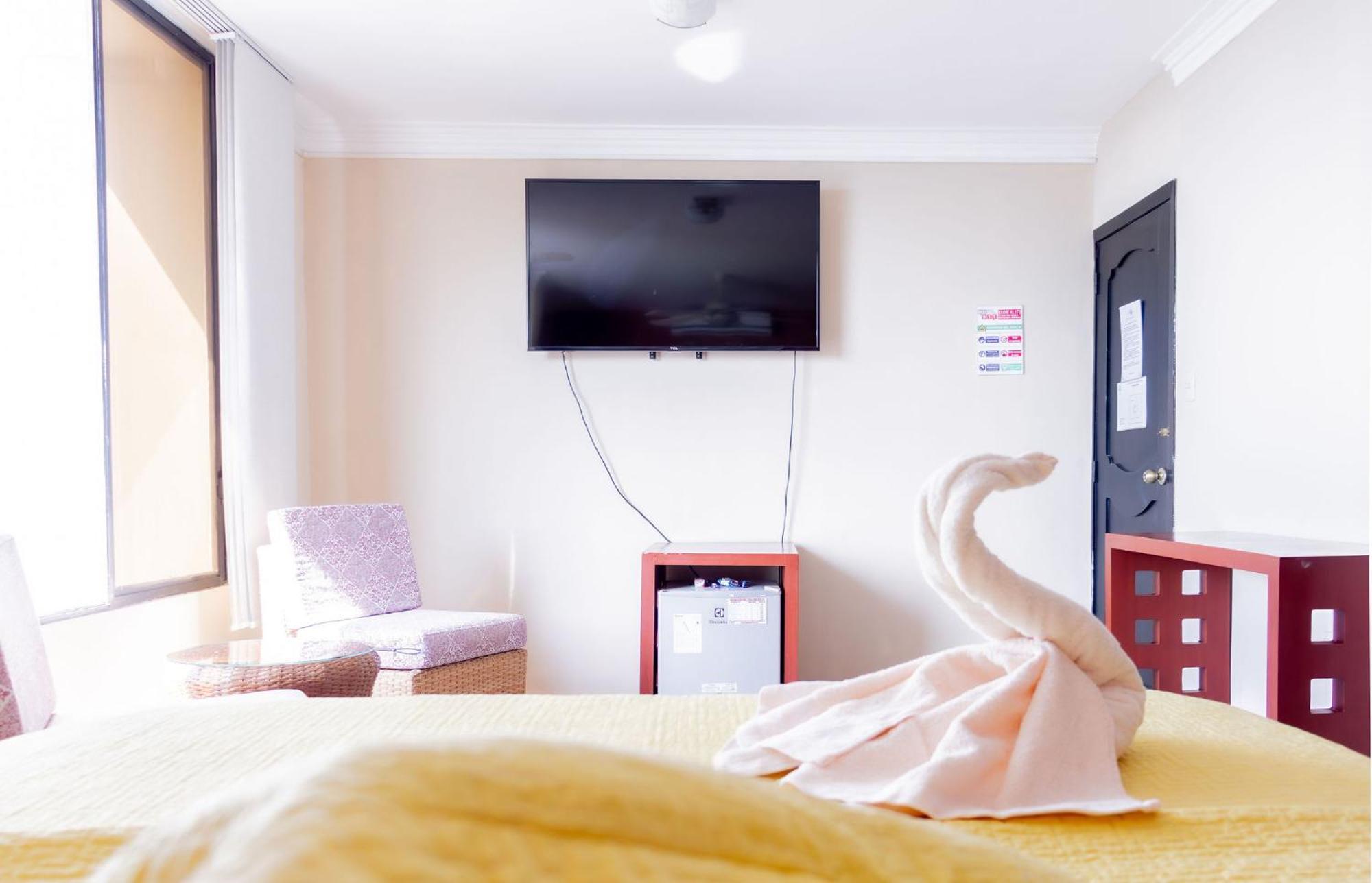 Hostal Antares Manta Extérieur photo