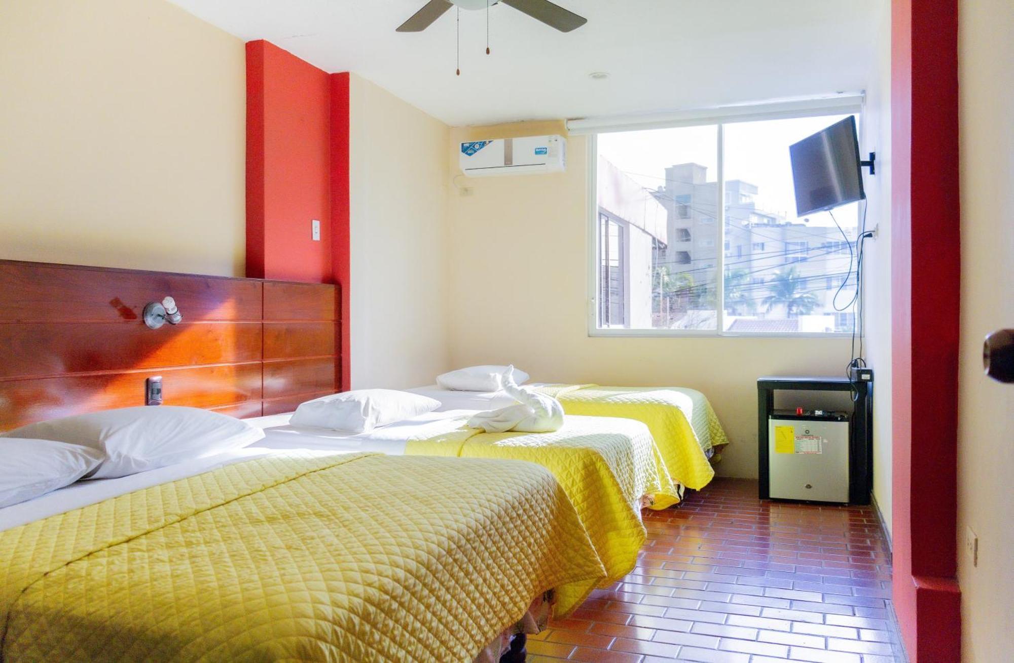 Hostal Antares Manta Extérieur photo